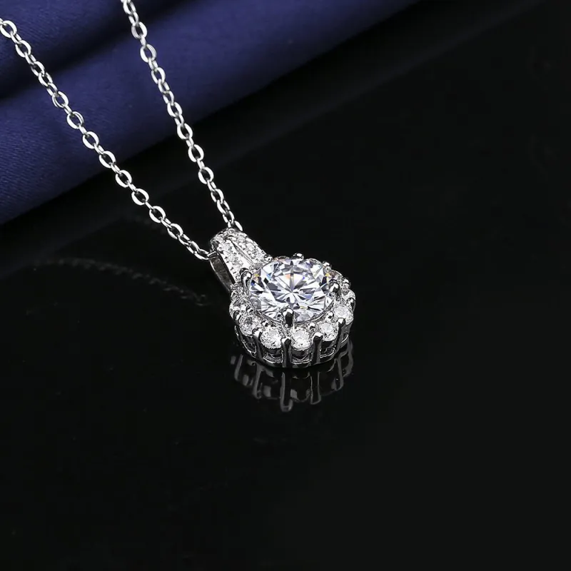 2 Carat Moissanite Fashion Princess Round Pendant Necklace for Women, Simple and Versatile Collarbone Chain Silver-2