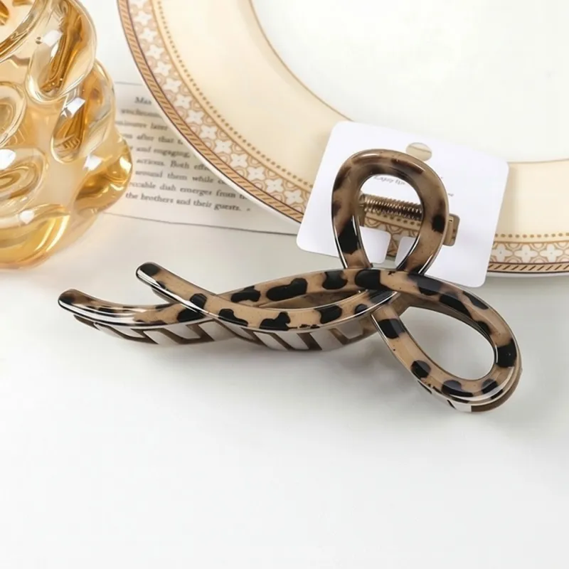 10PCS Sweet and cool style leopard print hair clip with a high-end feel, single piece with hang tag, simple brown hair clip, shark clip for the back of the head Khaki-2