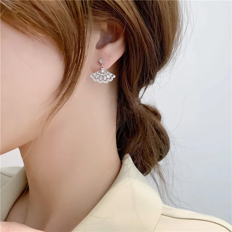 Korean-style light luxury long fan-shaped stud earrings with tassels, minimalist design with subtle inlay, versatile jewelry Silver-5